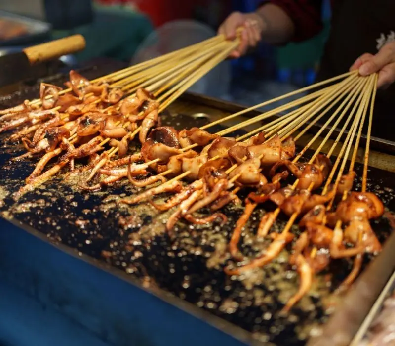 Chợ Qu&yacute; B&agrave; Mongkok: Thi&ecirc;n đường mua sắm nổi tiếng tại Hong Kong 5