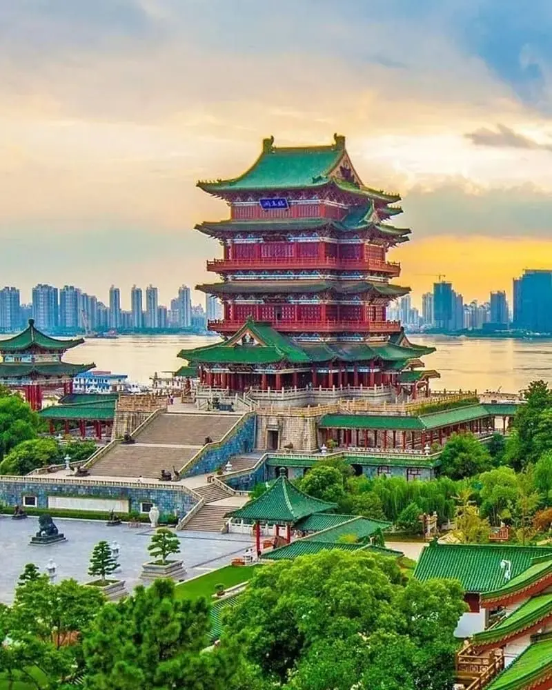 Có một Đằng Vương Cát sừng sững giữa trung tâm Nam Xương 3