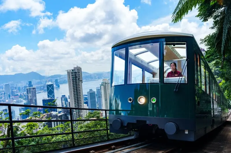 C&ugrave;ng xe điện Peak Tram chinh phục du lịch Hong Kong 2
