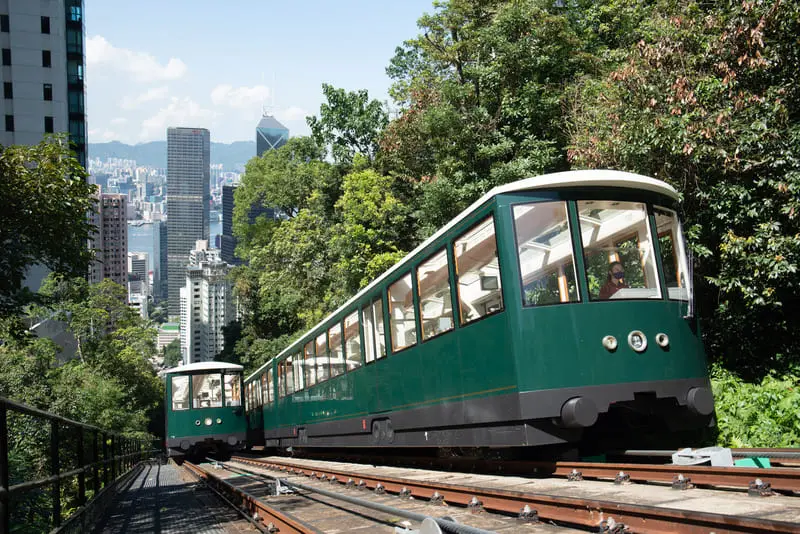C&ugrave;ng xe điện Peak Tram chinh phục du lịch Hong Kong 4