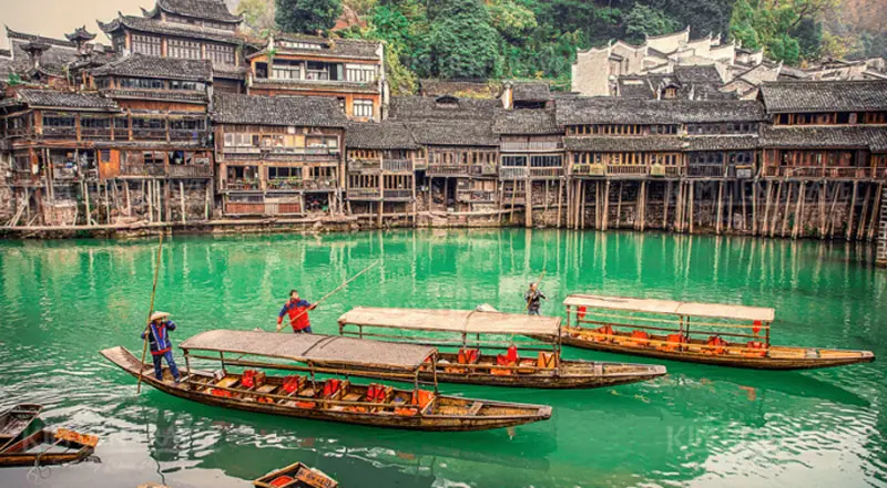 Dòng sông Đà Giang thơ mộng, bình yên giữa lòng Phượng Hoàng cổ trấn 3