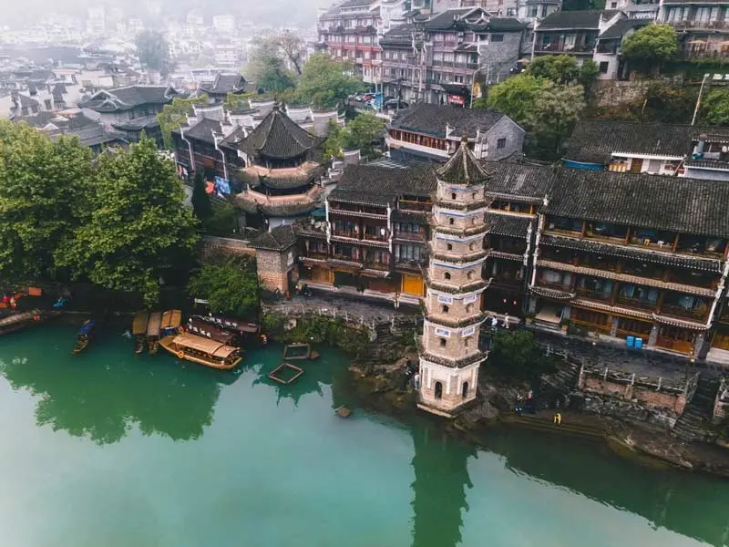 Dòng sông Đà Giang thơ mộng, bình yên giữa lòng Phượng Hoàng cổ trấn 10