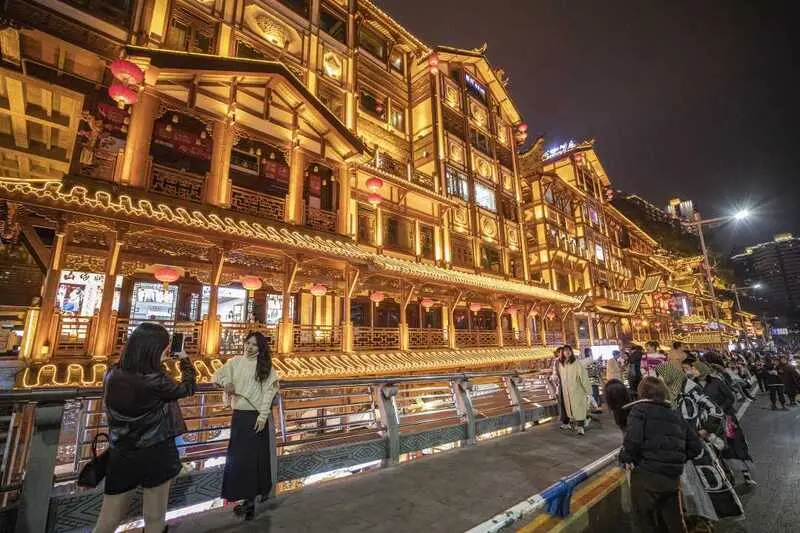 Hồng Nhai Động lấp l&aacute;nh trong m&agrave;n đ&ecirc;m biểu tượng của Tr&ugrave;ng Kh&aacute;nh 9