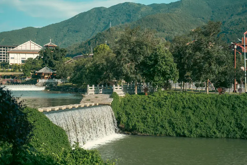 Kh&aacute;m ph&aacute; Di Lặc Trung Quốc, th&agrave;nh phố b&igrave;nh y&ecirc;n của tỉnh V&acirc;n Nam 5