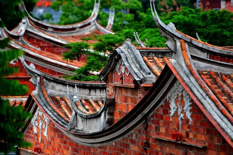 Kh&aacute;m ph&aacute; th&agrave;nh phố Tuyền Ch&acirc;u với vẻ đẹp lịch sử v&agrave; văn h&oacute;a 4