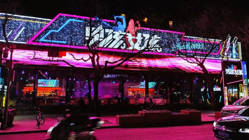 Phố bar Sanlitun, thi&ecirc;n đường vui chơi về đ&ecirc;m của Bắc Kinh 4