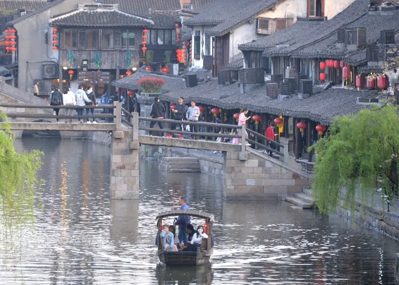 T&acirc;y Đường cổ trấn phản chiếu kh&ocirc;ng kh&iacute; b&igrave;nh y&ecirc;n của Giang Nam Trung Quốc 8