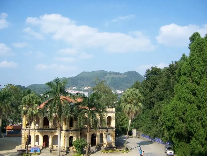 Thưởng ngoạn Bằng Tường cùng chuyến đi xuất ngoại trong vòng 1 ngày 6