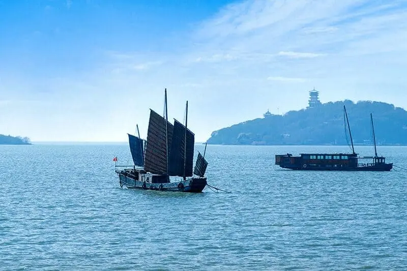 T&igrave;m về V&ocirc; T&iacute;ch y&ecirc;n b&igrave;nh nơi Th&aacute;i Hồ trong xanh 6