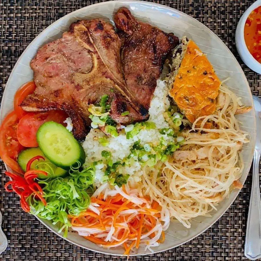 Cơm Tấm C&ocirc; Tuyết, qu&aacute;n ăn b&igrave;nh d&acirc;n nhưng cực kỳ thu h&uacute;t thực kh&aacute;ch 9
