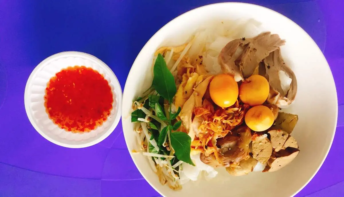 Bánh ướt lòng gà Cô Nhã - Đặc sản thành phố biển Vũng Tàu vạn người mê