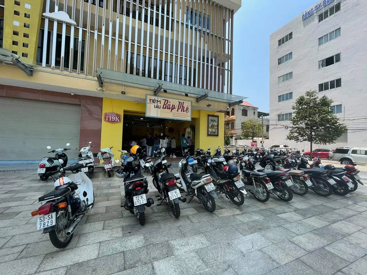 Có một Tiệm Lẩu Búp Phê màu vàng nhỏ xinh giữa lòng thành phố biển Vũng Tàu