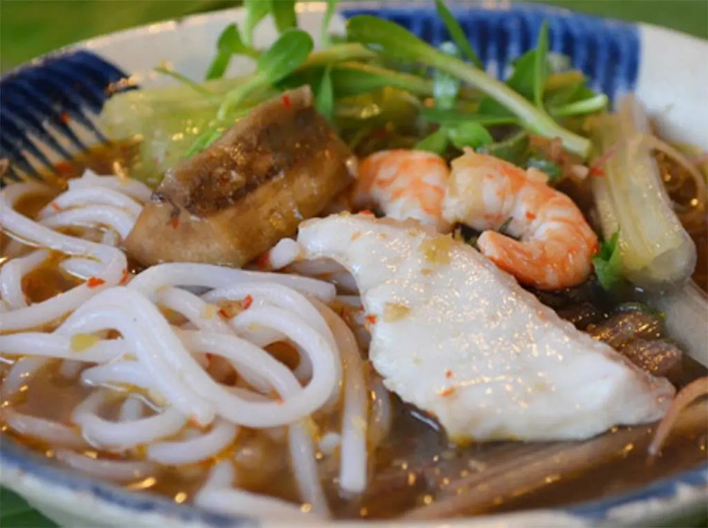 B&uacute;n s&uacute;ng Vũng T&agrave;u - Thưởng thức hương vị h&agrave;i h&ograve;a của ba nền văn h&oacute;a 5