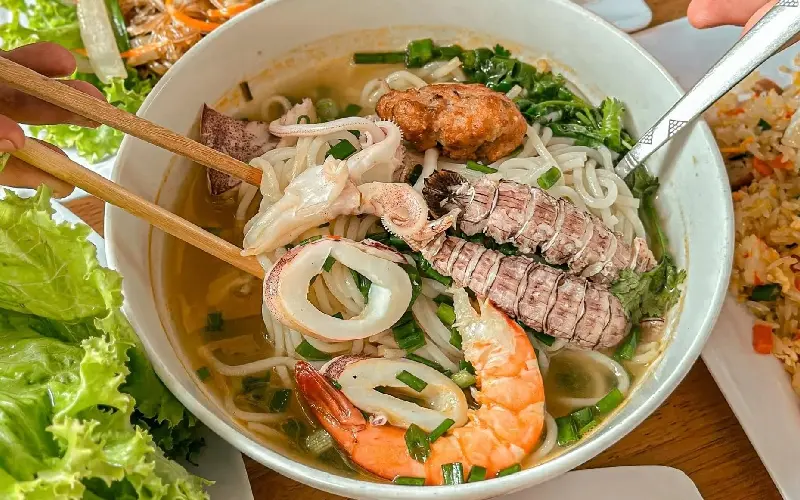 Định vị top 20 qu&aacute;n ăn ngon Vũng T&agrave;u bạn kh&ocirc;ng n&ecirc;n bỏ lỡ 15