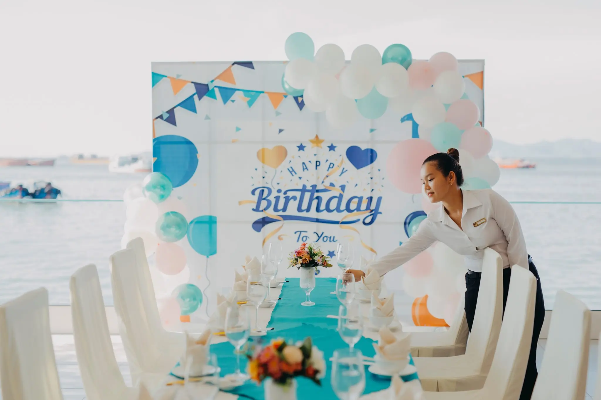 D&ugrave;ng bữa b&ecirc;n g&oacute;c biển mộng mơ tại nh&agrave; h&agrave;ng hải sản L&acirc;m Đường 8