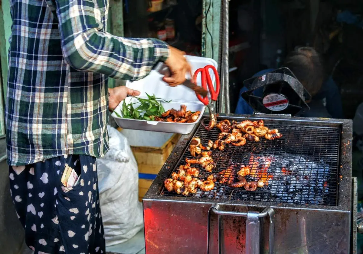 Gh&eacute; chợ X&oacute;m Lưới Vũng T&agrave;u rồi m&igrave;nh c&ugrave;ng rinh cả thế giới hải sản tươi ngon về nh&agrave; nh&eacute;! 7