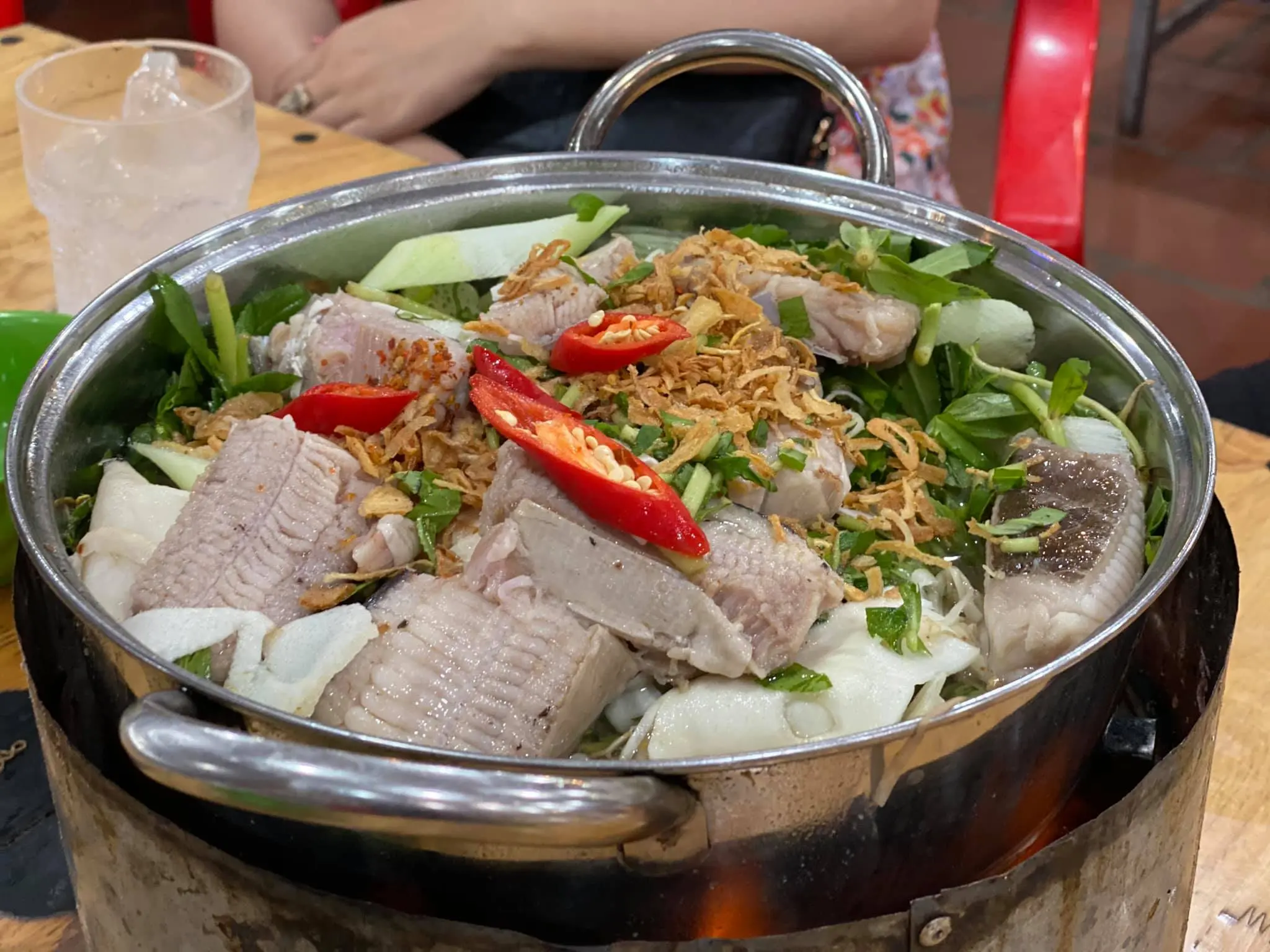 Lẩu c&aacute; đuối Vũng T&agrave;u c&oacute; g&igrave; m&agrave; khiến ai ăn cũng m&ecirc; mẩn? 5
