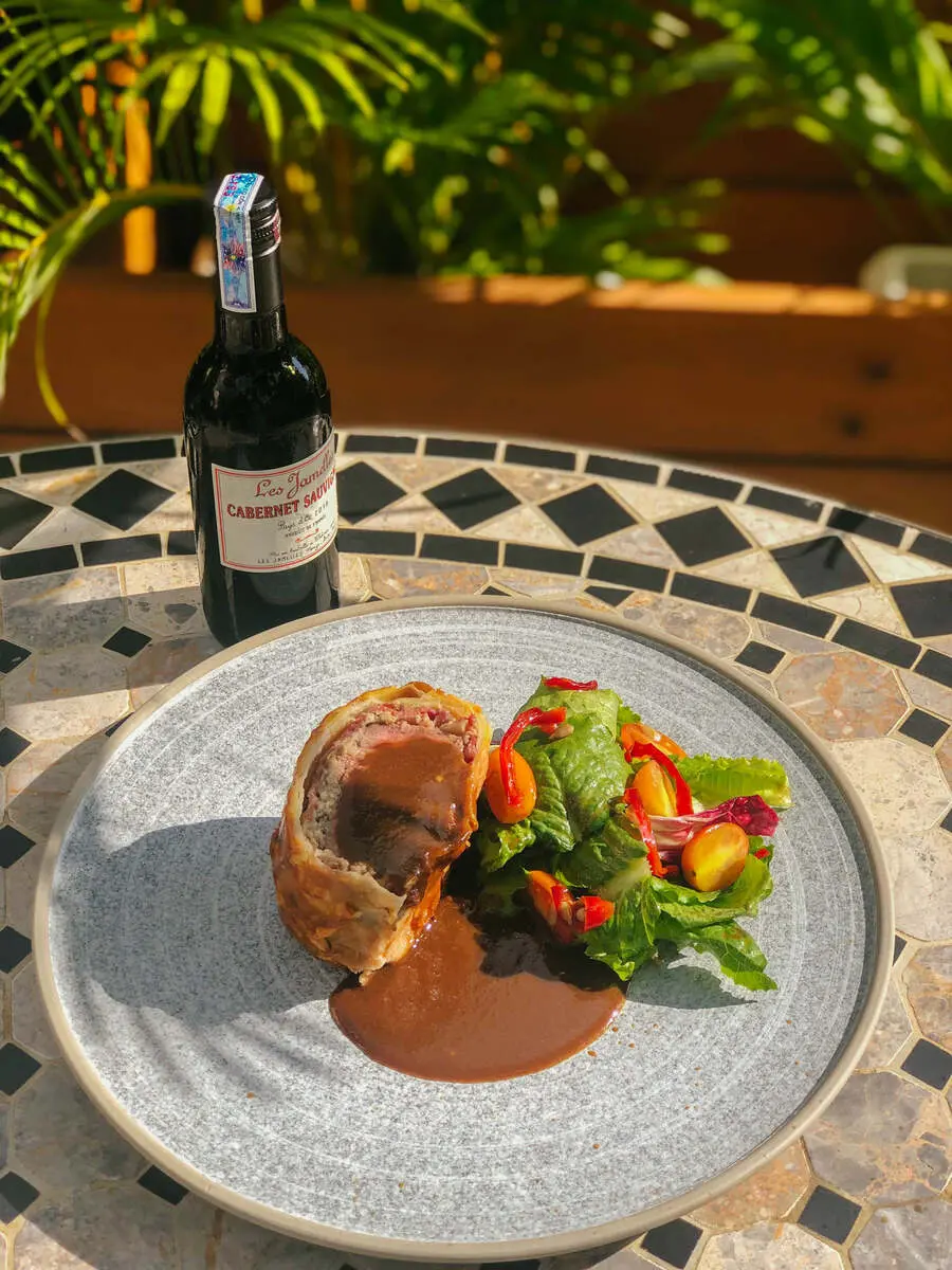 Ola Ola Restaurant Bar and Coffee - Địa điểm không thể bỏ qua khi đến Vũng Tàu 8