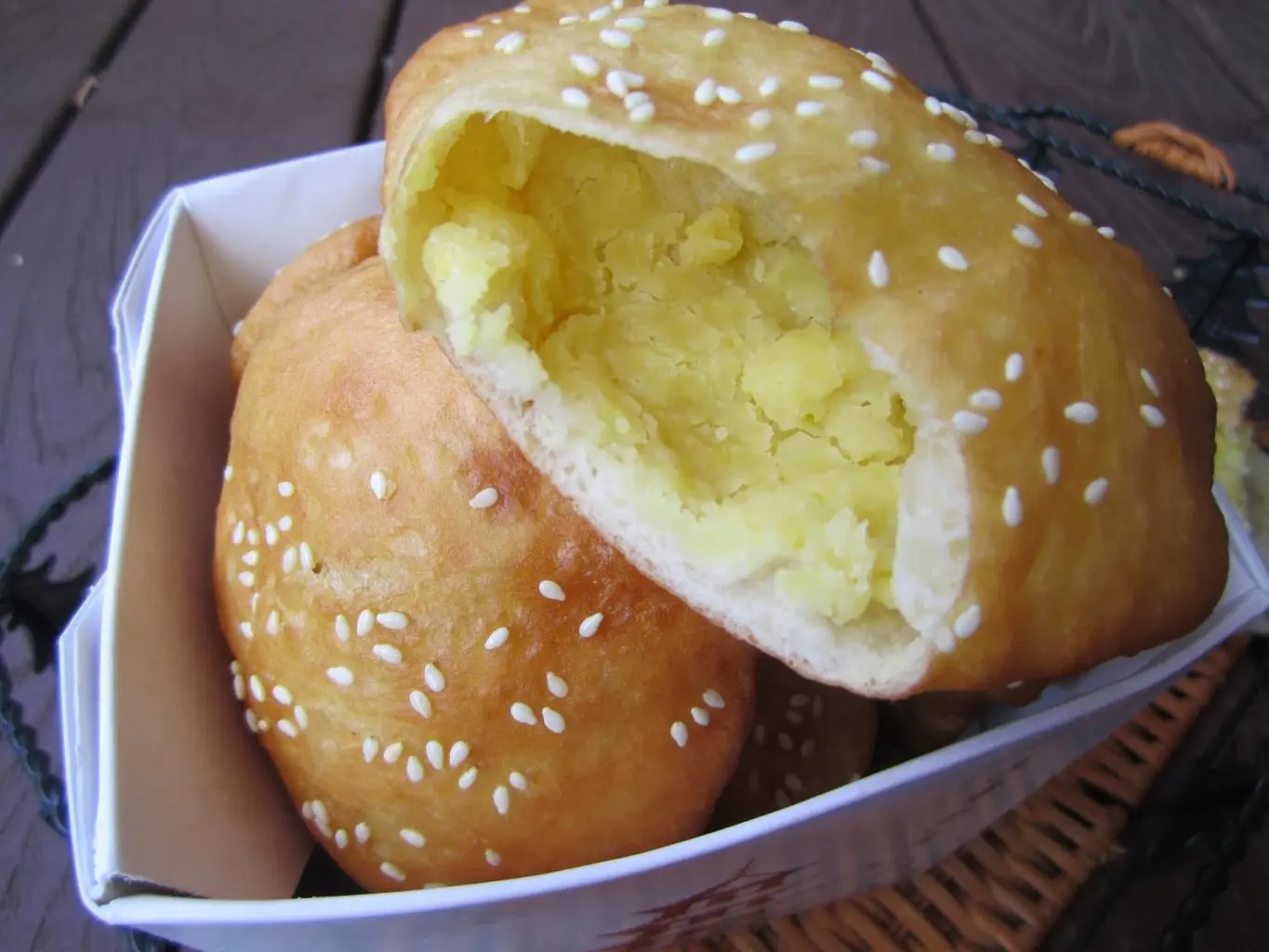 Qu&aacute;n b&aacute;nh ti&ecirc;u Vũng T&agrave;u - Ăn miếng b&aacute;nh th&ocirc;i m&agrave; c&ograve;n t&ugrave;y theo duy&ecirc;n số, lạ &agrave; nhen! 4