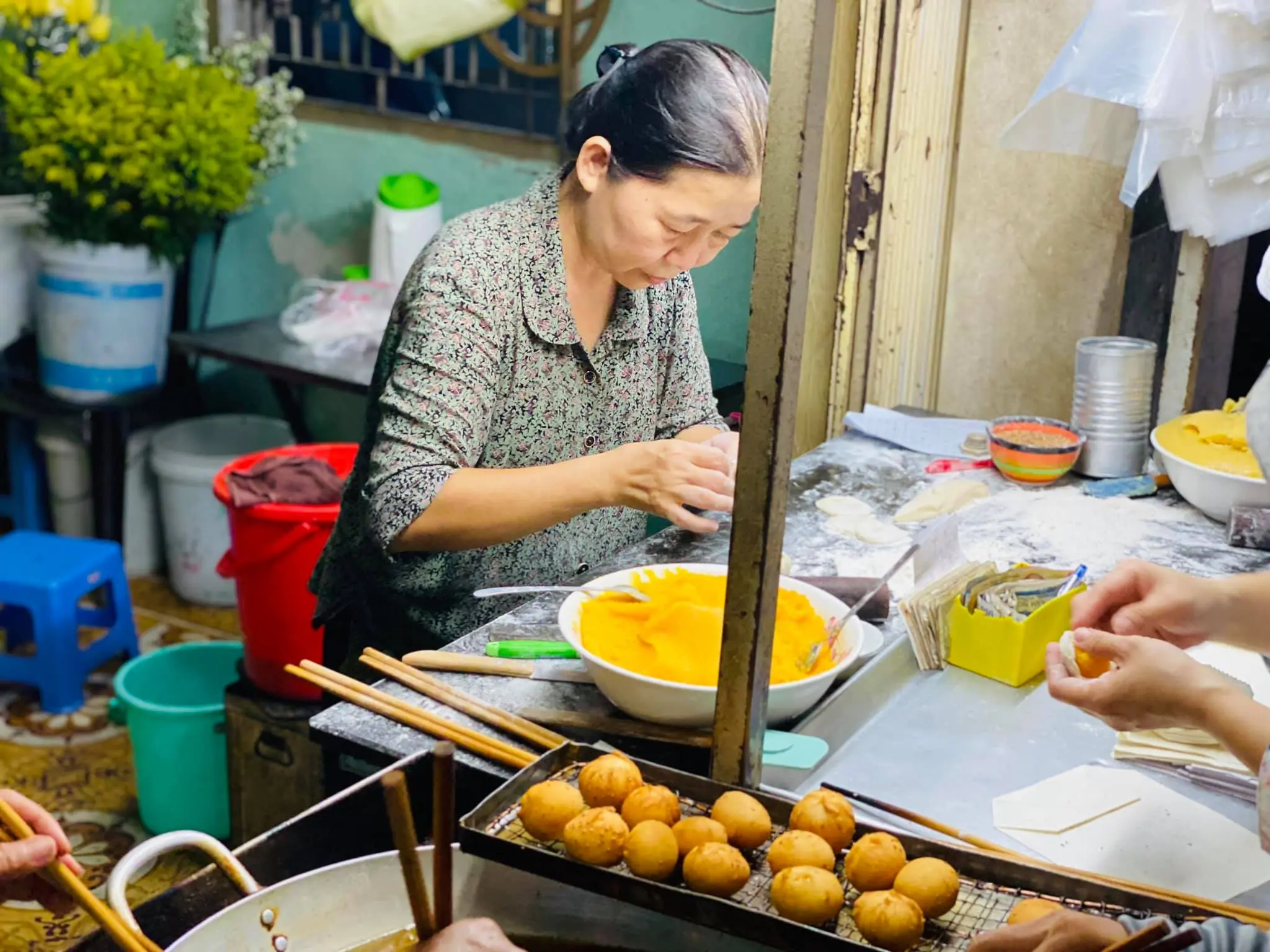 Qu&aacute;n b&aacute;nh ti&ecirc;u Vũng T&agrave;u - Ăn miếng b&aacute;nh th&ocirc;i m&agrave; c&ograve;n t&ugrave;y theo duy&ecirc;n số, lạ &agrave; nhen! 5