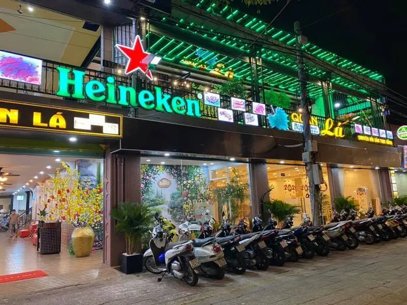 Review Qu&aacute;n L&aacute; Vũng T&agrave;u đủ m&oacute;n hải sản tươi sống từ biển 9