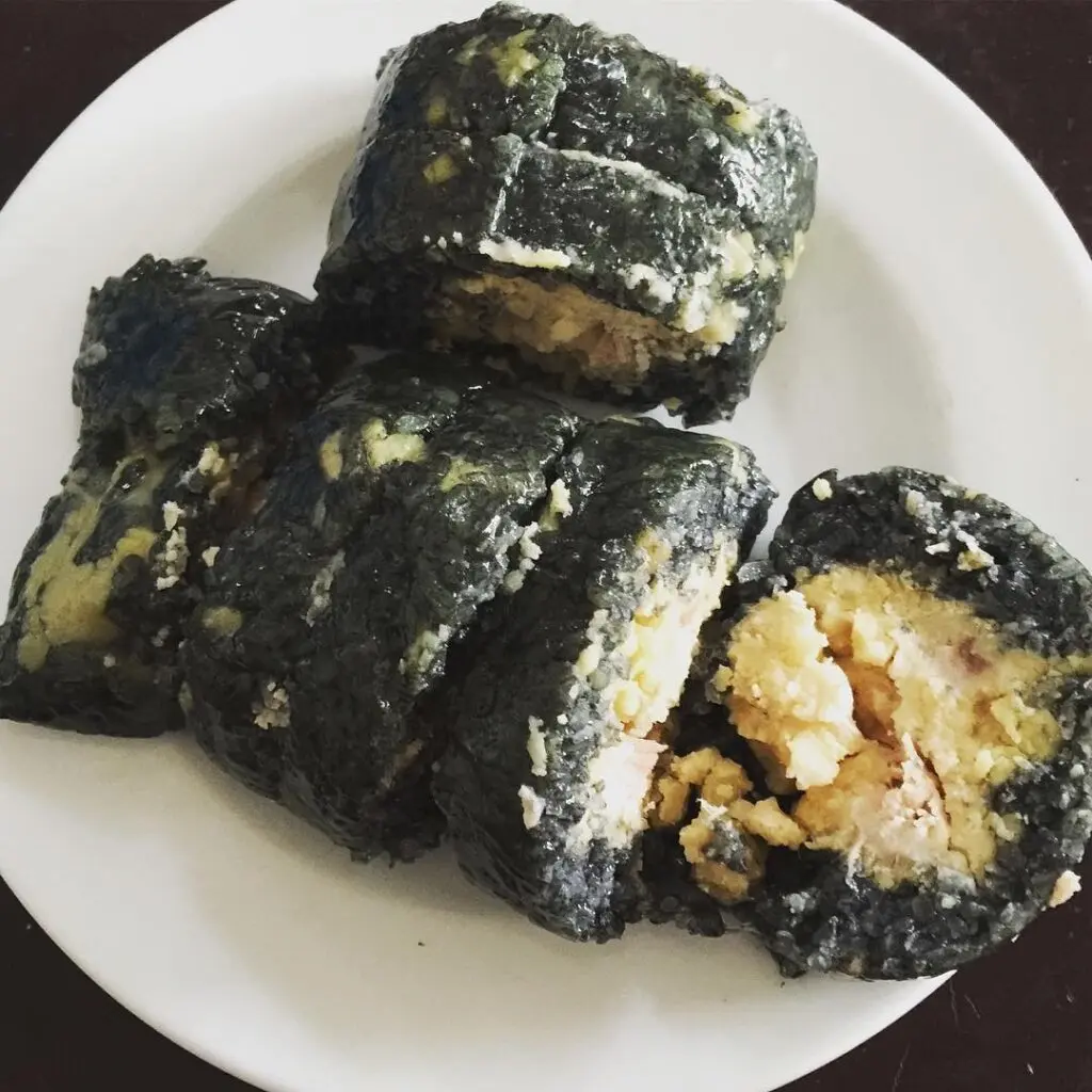 B&aacute;nh chưng đen Mường L&ograve; - Đặc sản nổi tiếng của d&acirc;n tộc người Th&aacute;i 4