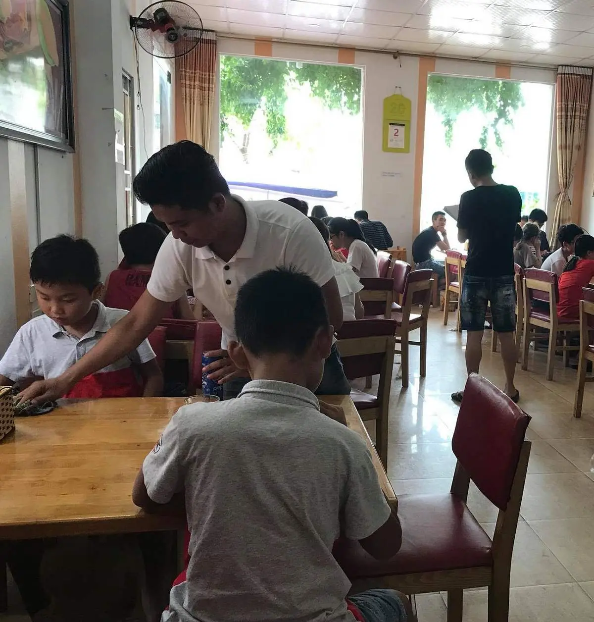 Đến Y&ecirc;n B&aacute;i nhất định phải gh&eacute; qu&aacute;n B&iacute;t Tết Ngon &ndash; Trần Ph&uacute; 2