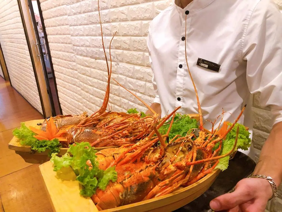 Điểm dừng ch&acirc;n l&yacute; tưởng cho gi&acirc;y ph&uacute;t ẩm thực tại Nh&agrave; h&agrave;ng Thắng Vịt 17