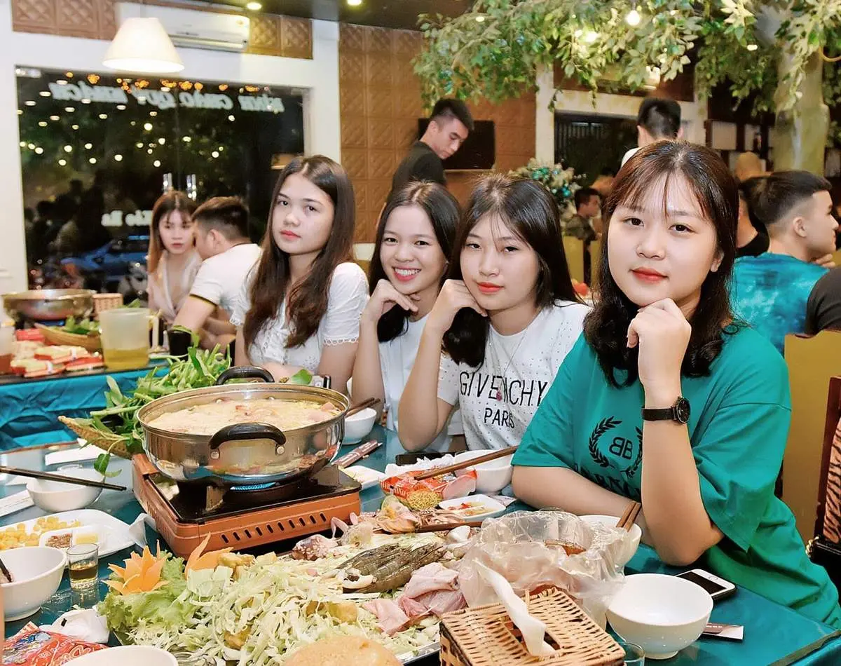 Điểm dừng ch&acirc;n l&yacute; tưởng cho gi&acirc;y ph&uacute;t ẩm thực tại Nh&agrave; h&agrave;ng Thắng Vịt 21