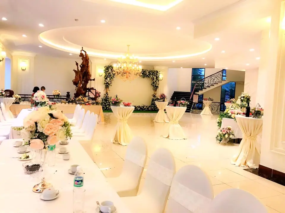 Nh&agrave; h&agrave;ng T&ugrave;ng Dương - Ngỡ ng&agrave;ng trước kh&ocirc;ng gian sang trọng tại nh&agrave; h&agrave;ng 5