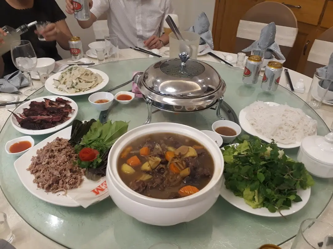 Nh&agrave; h&agrave;ng T&ugrave;ng Dương - Ngỡ ng&agrave;ng trước kh&ocirc;ng gian sang trọng tại nh&agrave; h&agrave;ng 20