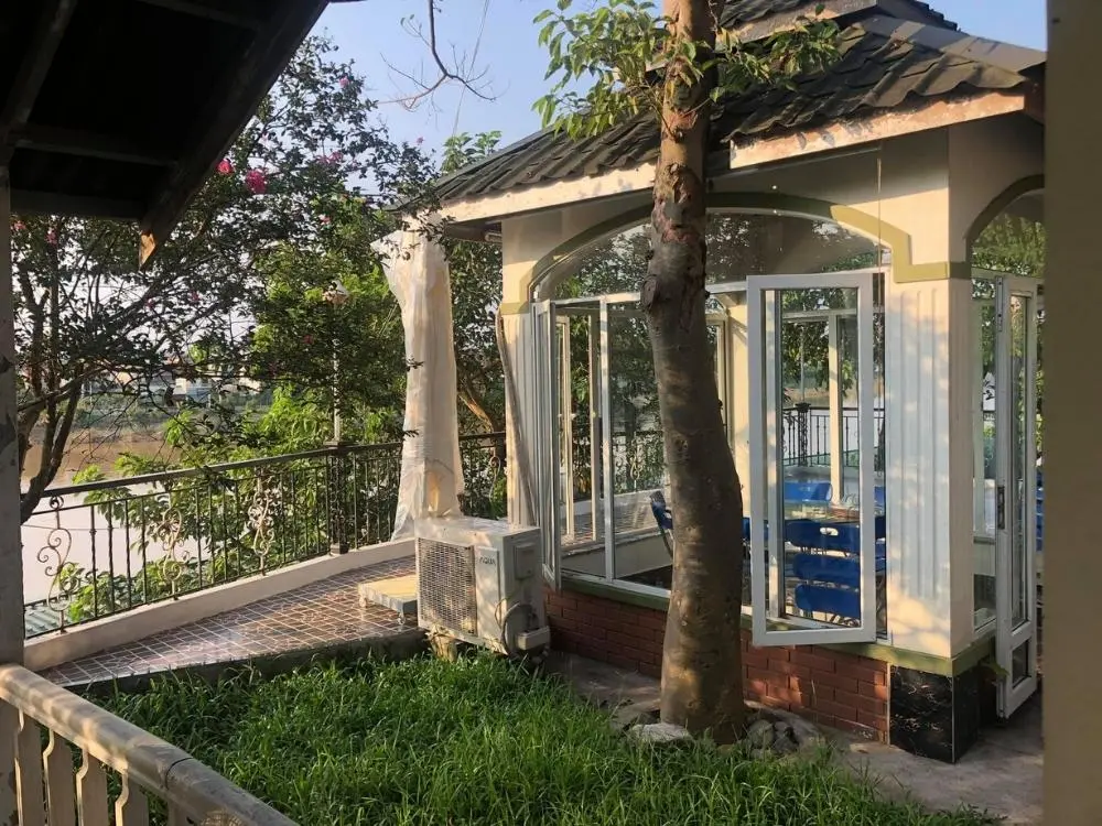 Vừa ăn vừa ngắm view s&ocirc;ng, sao lại kh&ocirc;ng với Nh&agrave; h&agrave;ng Thuyền Ch&agrave;i 12