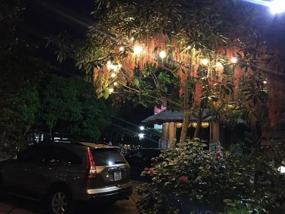 Vừa ăn vừa ngắm view s&ocirc;ng, sao lại kh&ocirc;ng với Nh&agrave; h&agrave;ng Thuyền Ch&agrave;i 13
