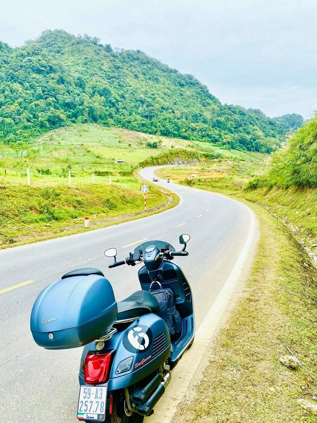 Review chinh phục sống lưng khủng long T&agrave; X&ugrave;a c&ugrave;ng chiếc Vespa GTV 3