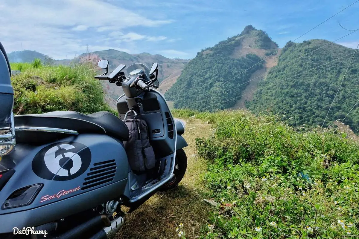Review chinh phục sống lưng khủng long T&agrave; X&ugrave;a c&ugrave;ng chiếc Vespa GTV 12