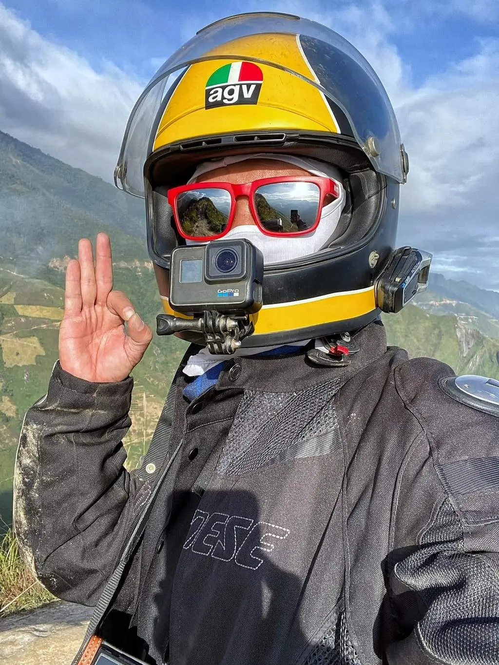 Review chinh phục sống lưng khủng long T&agrave; X&ugrave;a c&ugrave;ng chiếc Vespa GTV 7