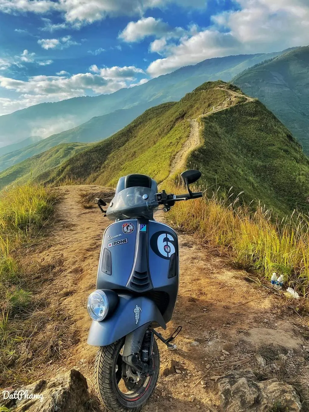 Review chinh phục sống lưng khủng long T&agrave; X&ugrave;a c&ugrave;ng chiếc Vespa GTV 2
