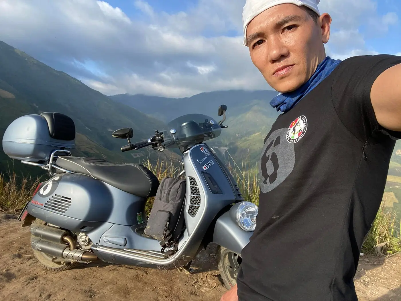 Review chinh phục sống lưng khủng long T&agrave; X&ugrave;a c&ugrave;ng chiếc Vespa GTV 9