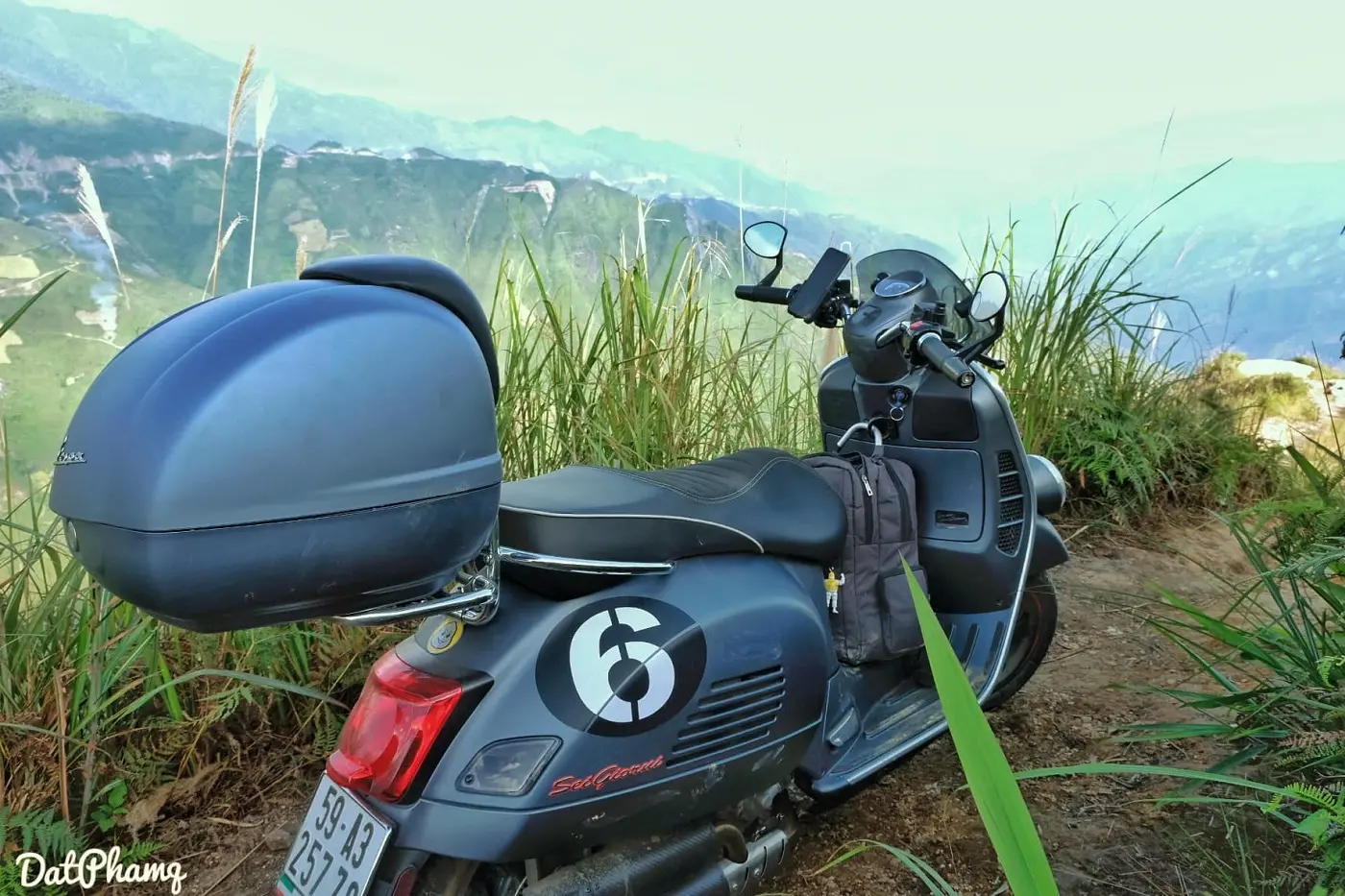 Review chinh phục sống lưng khủng long T&agrave; X&ugrave;a c&ugrave;ng chiếc Vespa GTV 13