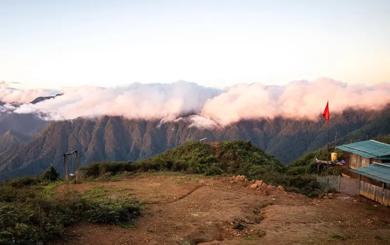 Trekking m&ugrave;a hoa Chi P&acirc;u phủ sắc t&iacute;m khắp T&agrave; Ch&igrave; Nh&ugrave; 10