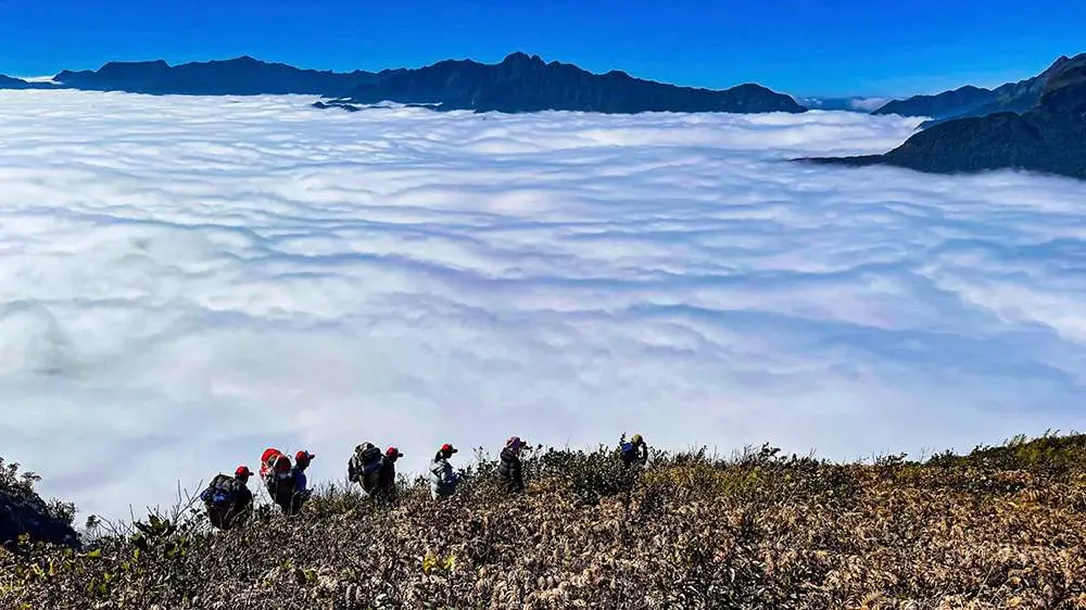 Trekking T&agrave; Ch&igrave; Nh&ugrave; 2N3Đ - Chơi vơi giữa m&acirc;y trời 2